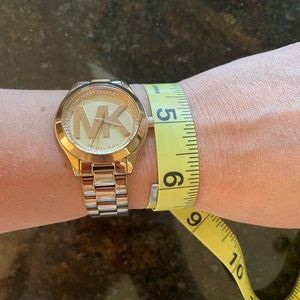 Michael Kors 3477 woman watch gold . Used